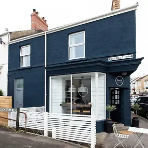 https://beautiful-two-bed-mumbles-flat.cardiffhotelswales.com